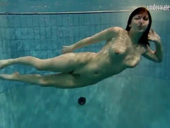 18 ans, Amateur, Gros seins, Nue, Piscine, Public, Douche, Solo