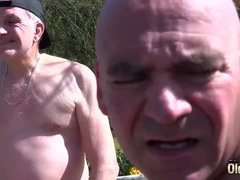 Sucer une bite, Tir de sperme, Gorge profonde, Embrassement, Masturbation, De plein air, Adolescente, Nénés