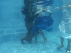 Morena, Vestidas, Vestido, Hembra, Tetas naturales, Satén, Tetas, Bajo el agua