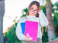 Asiatique, Sucer une bite, Brunette brune, En levrette, Lunettes, Mère que j'aimerais baiser, Rasée, Jarretelles