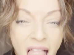 イギリス人, 茶髪の, 言葉責め, フェティッシュ, お婆さん, オナニー, ヌード, 喫煙