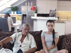 Mamada, Novio, Morena, Papá, Penetracion con dedos, Masturbación, Coño, Adolescente