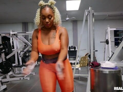 Amerikaans, Mooie dikke vrouwen, Grote lul, Pijpbeurt, Hondjeshouding, Natuurlijke tieten, Geschoren, Billekoek