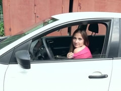 Brunette brune, Voiture, Poilue, Lingerie, Nue