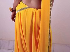 Hot ladies dressed in sari & displaying her large boobs cleavage