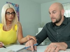 お尻, デカパイ, ブロンド, フェラチオ, 巨乳な, バック, 手コキする, 淫乱熟女