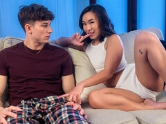Asiatisch, Grosser arsch, Grosser schwanz, Blasen, Hundestellung, Natürlichen titten, Jungendliche (18+), Titten