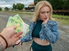 Grosser arsch, Grosser schwanz, Grosse titten, Blasen, Hundestellung, Im freien