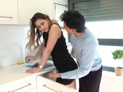 Enthousiasteling, Grote kont, Hardcore, Hd, Keuken, Moeder, Onder de rok, Vrouw