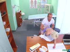 Leie, Besamung, Arzt, Hundestellung, Handjob, Lecken, Krankenschwester, Arsch lecken