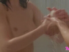 69, 浴室, 指いじり, レズビアン, 自然山雀, 小柄, シャワー, タトゥー