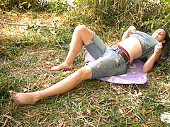 Leie, Braunhaarige, Masturbation, Orgasmus, Im freien