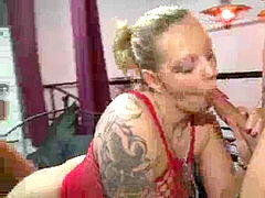 Enthousiasteling, Pijpbeurt, Sperma shot, Sperma in gezicht, Vingeren, Duits, Groep, Roodharige vrouw