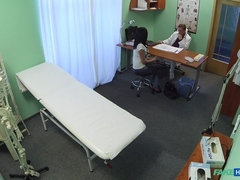 Amateur, Noire, Sucer une bite, Tromperie, Couple, Médecin, Branlette thaïlandaise, Uniforme