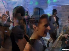 Grosser schwanz, Frau, Gruppe, Handjob, Orgie, Party, Satin, Strümpfe