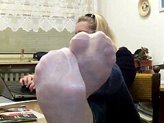 Teacher indulges in stocking foot fetish with her nylon feet
