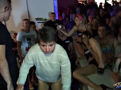 Азиатки, Красотки, Минет, Буккаке, Семяизвержение, Групповуха, На публике, Сиськи