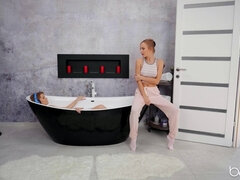 Stellung 69, Arsch, Grosse titten, Lesbisch, Muschi, Tätowierung, Titten, Nass