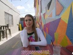 Amerikanisch, Bad, Braunhaarige, Aufs gesicht abspritzen, Hardcore, Natürlichen titten, Dusche, Schlucken