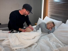 アメリカ人, ブロンド, フェラチオ, 中出し, 手コキする, ハードコア, ポルノスター, ティーン