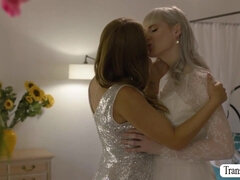 Блондинки, Невеста, Брюнетки, Хд, Лесбиянка, Служанка, Сиськи, Игрушки