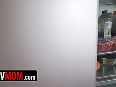 Grosse titten, Dildo, Schmutzig, Europäisch, Fingern, Küche, Rau, Taboo