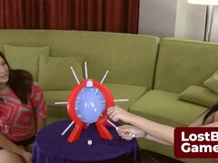 Grote mammen, Bruinharig, Vrouw, Spel, Lesbisch, Orgasme, Tiener, Speelgoed