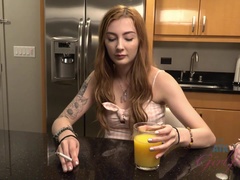 Amateur, Salle de bains, Exhib, Petite amie, Orgasme, Pov, Fumer, Mouillée