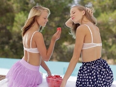 Comida, Hd, Lesbiana, Lamidas, Masturbación, Al aire libre, Adolescente, Tetas