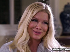 18 jaar, Grote mammen, Blond, Bruinharig, Fetisj, Zoenen, Stiefmoeder, Tiener