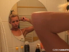 18 jahre, Blondine, Blasen, Auto, Paar, Gehörnter ehemann, Hardcore, Pov