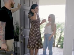 Gros cul, Habillées, Éjaculation interne, Famille, 2 femmes 1 homme, Hd, Cuisine, Serré