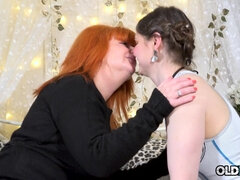 Пухленькие, Грязь, Толстые, Бабушки, Лесбиянка, Зрелые, Киски, Сиськи