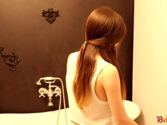 Cutie instead of shower has spontaneous sex with BF