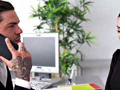 Gros seins, Sucer une bite, Brunette brune, Branlette thaïlandaise, Mère que j'aimerais baiser, Bureau, Secrétaire, Nénés