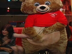 Grote lul, Naakte man aangeklede vrouw, Dansen, Interraciaal, Latijnse vrouw, Moeder die ik wil neuken, Orgie, Tieten likken