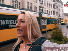 Grosse titten, Blondine, Lesbisch, Lecken, Orgasmus, Pov, Öffentlich, Tanga