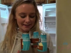 Leie, Blondine, Besamung, Fetisch, Fußfetisch, Handjob, Pov, Tätowierung