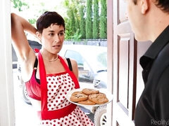 Grosser arsch, Grosse titten, Braunhaarige, Betrug, Hundestellung, Kurzes haar, Dürr, Jungendliche (18+)