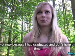 Enthousiasteling, Blond, Pijpbeurt, Hondjeshouding, Buiten, Gezichtspunt, Openbaar, Student