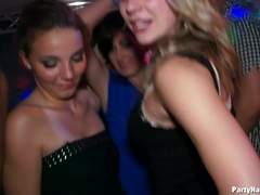 Tetas grandes, Cfnm, Vestidas, Polla, Grupo, Pajear, Fiesta, Intercambio de parejas