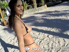 Mamada, Morena, Penetracion con dedos, Peludo, Al aire libre, Pov, Público