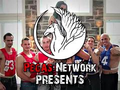 Nana, Sucer une bite, Brunette brune, Hard, Masturbation, De plein air, Fête, Public