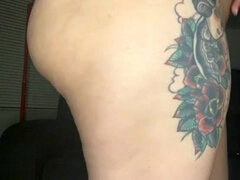 Leie, Grosser arsch, Lesbisch, Masturbation, Natürlichen titten, Solo, Tätowierung, Netzkamera