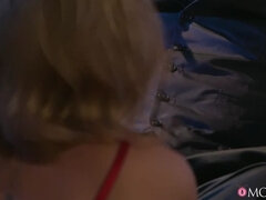 Blondine, Blasen, Spermaladung, Handjob, Reif, Muschi, Strümpfe
