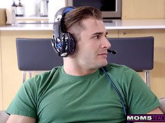 デカパイ, ブロンド, フェラチオ, 淫乱熟女, オーガズム, ハメ撮り, 息子, 義母