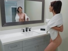 Aidra Fox fucks her boyfriend after a shower
