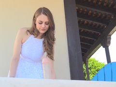 Крупный план, Танцы, Платье, Экстремальный секс, Каблуки, Оргазм, На публике, Под юбкой