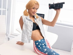 18 летние, Большие сиськи, Мастурбация, Короткая стрижка, Тощие, Соло, Стриптизерша, Молоденькие