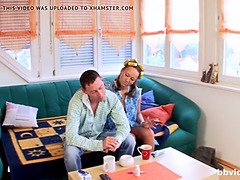 Enthousiasteling, Grote mammen, Pijpbeurt, Diep in de keel, Vingeren, Hd, Moeder die ik wil neuken, Tieten likken
